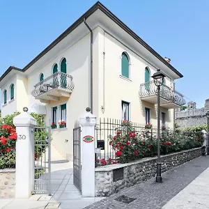 https://hotel-villa-cansignorio.hotelinveneto.com